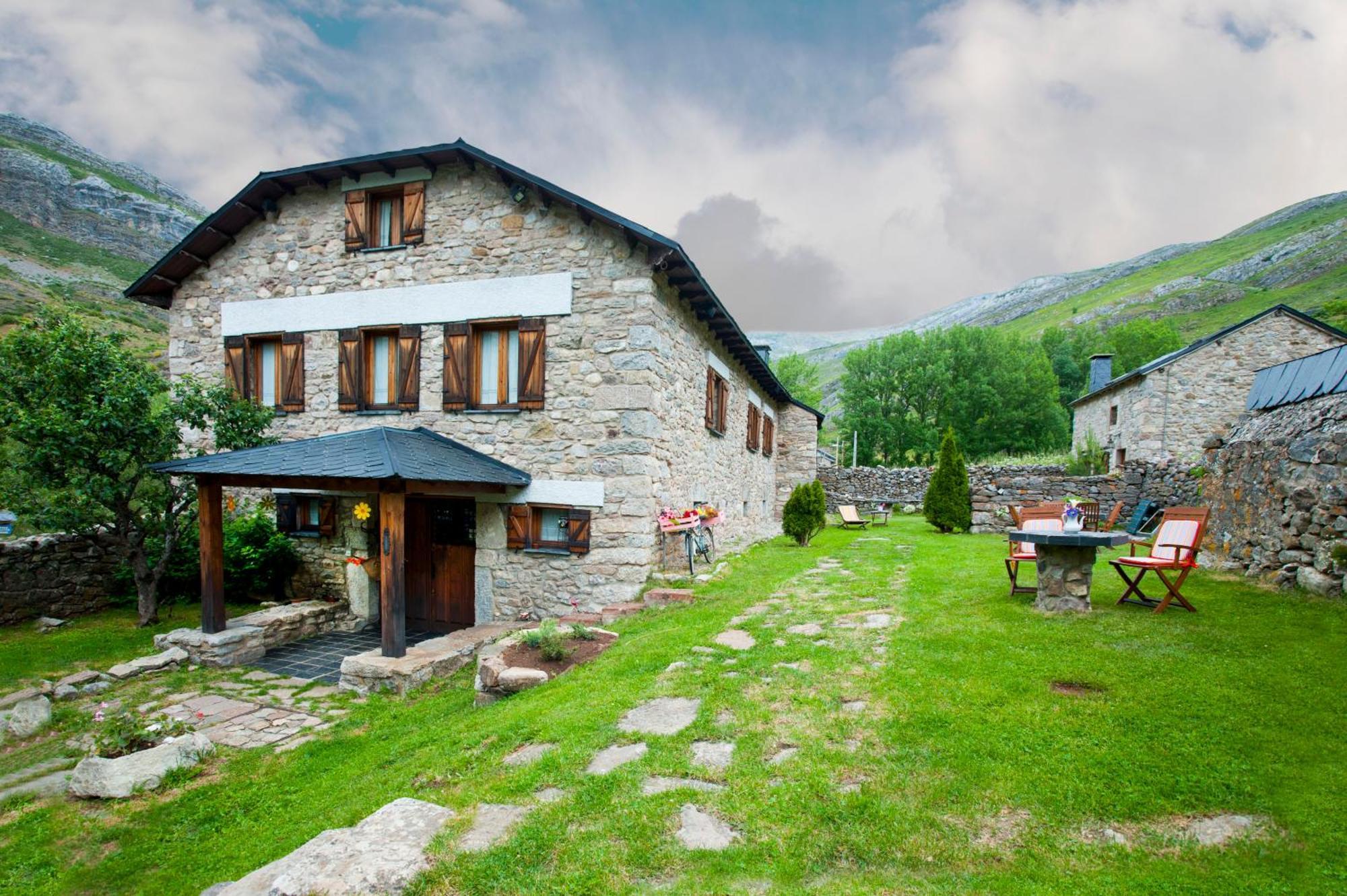 Posada El Rincon De Babia La Cueta Exterior photo